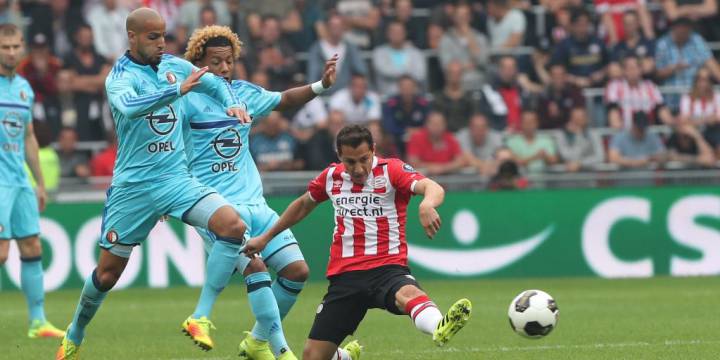 El PSV de Moreno y Guardado no pudo en casa ante el Feyenoord
