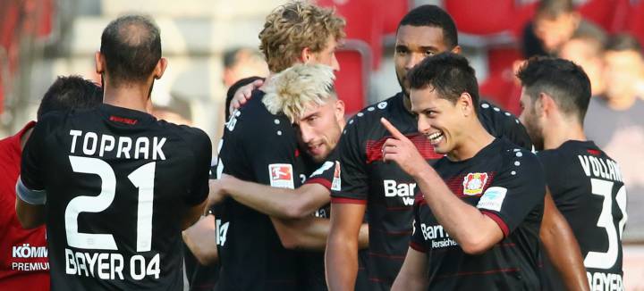 El Bayer vuelve a ganar gracias a un hat trick de Chicharito