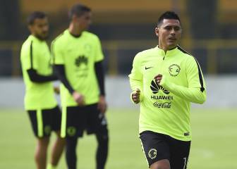 Jugadores firman autógrafos con himno del Centenario