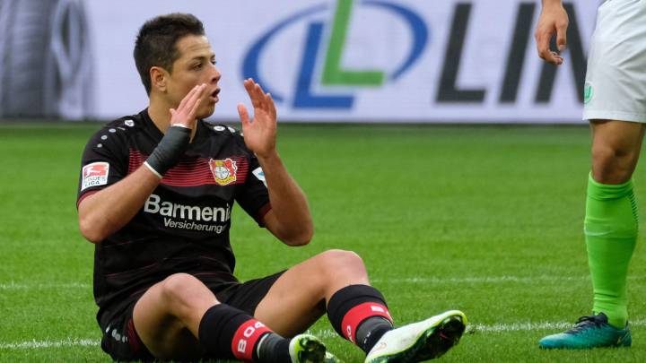 Chicharito sigue sin anotar, pero el Leverkusen vuelve a ganar