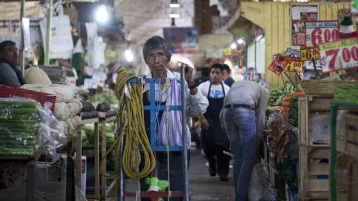 Cadenas de mensajes promueven comprar productos mexicanos en protesta contra Trump
