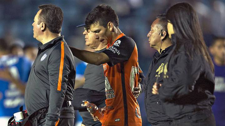 ‘Chucky’ Lozano podría causar baja del Tri tras lesionarse con Pachuca