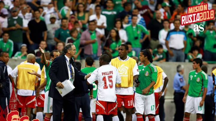 Phillips confiesa que le recomendaron demandar a Javier Aguirre