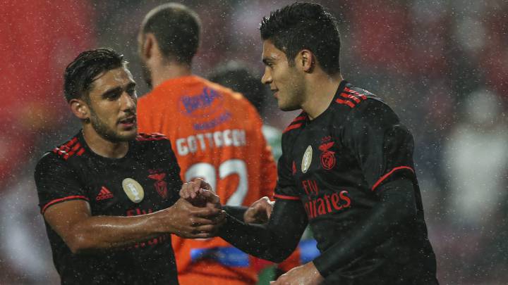 Jiménez reapareció con gol; bochorno del Porto y Layún