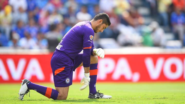 Jesús Corona amenaza con abandonar al Cruz Azul