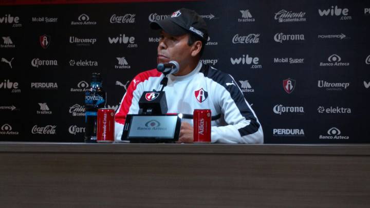 'Profe' Cruz tiene dudas para el debut de Atlas. Son los refuerzos con los que pretende resolver su problema de gol. No es seguro que Fidel Martínez y Matías Alustiza estén de inicio.