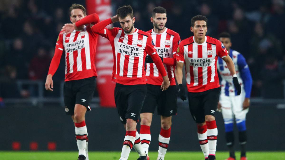 Héctor Moreno anota el gol de la victoria del PSV