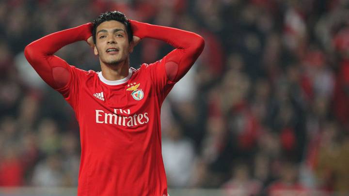 Jiménez sufre lesión previo a derrota de Benfica en liga