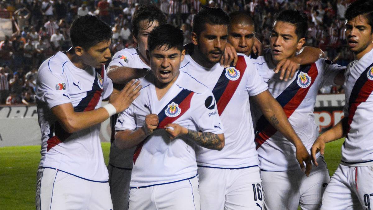 Chivas vence en Cancún y es líder de grupo en Copa MX. Guadalajara le dio la vuelta al marcador para vencer de visitante y amarrar el liderato del sector 6 en la competición copera..