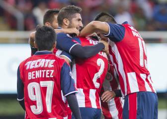 Chivas sufre y avanza en penales a cuartos de final
