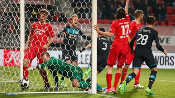 Héctor Moreno anotó con el PSV, pero dejan ir el triunfo en el último minuto. Al igual que el defensa, Andrés Guardado también jugó el encuentro completo.