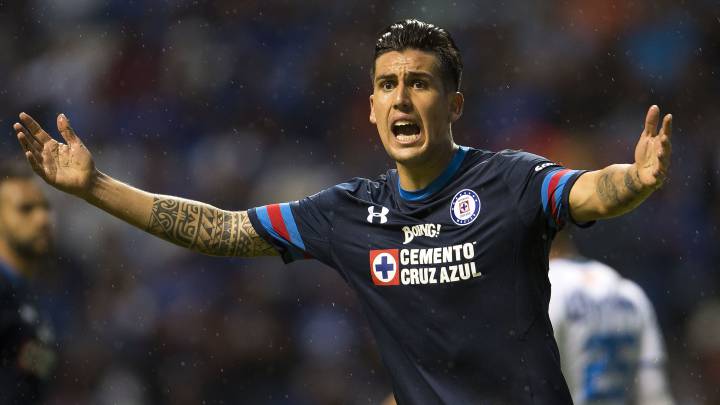 Enzo Roco sigue buscando su salida de Cruz Azul - Corinthians
