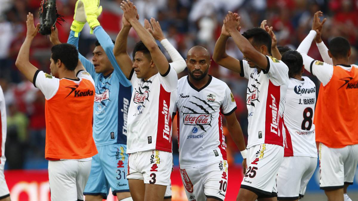 Ricardinho (al centro) es el único extranjero de Lobos BUAP.