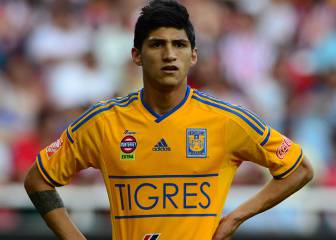 Alan Pulido y los Tigres, idilio y escándalo