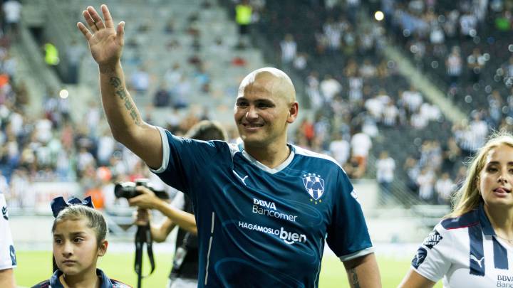 El mensaje de bienvenida de 'Chupete' Suazo a Carrizo