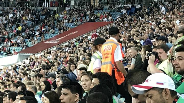 Sacan del estadio a aficionados mexicanos por gritos ofensivos en Rusia. La seguridad del estadio de Sochi expulsó a dos seguidores aztecas en la Copa