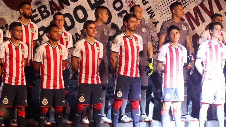 Chivas presenta su piel de campeón. La noche de este jueves, en el Estadio Chivas, ha aparecido el uniforme por primera vez, de forma oficial.