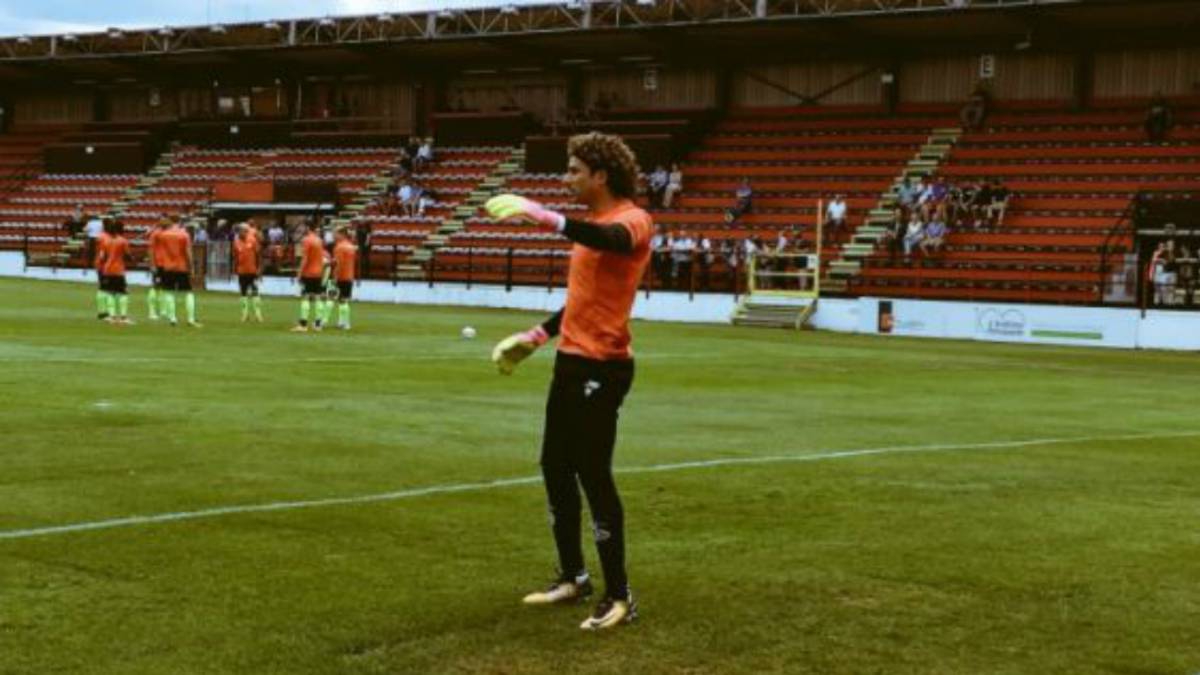 Ochoa recibe su primer gol