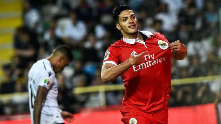 Raúl Jiménez anota y asegura la Supercopa portuguesa para el Benfica. El atacante mexicano puso el gol definitivo frente al Vitoria de Guimaraes
