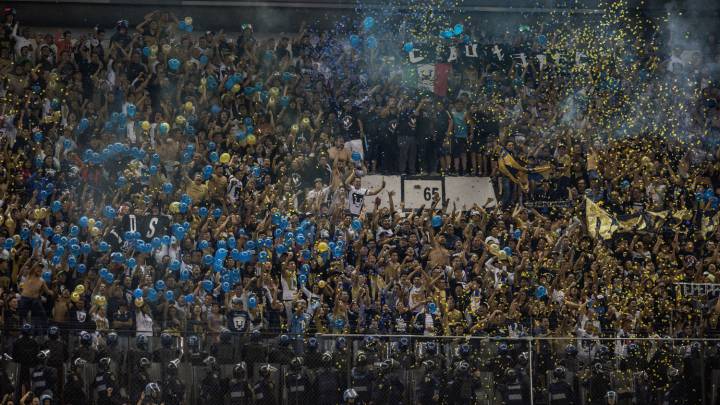 Afición de Pumas respeta a Marchesín en los despejes