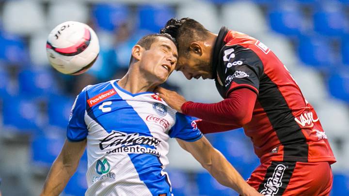 Errores arbitrales le quitan el triunfo a Puebla frente a Xolos. A los camoteros le anularon un gol, además de que Tijuana anotó en fuera de juego