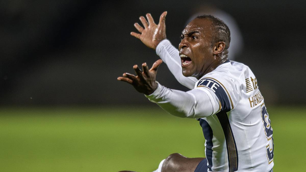 Pumas olvida a Joffre Guerrón en el hotel antes del juego contra Monarcas. En redes sociales circula un video en el que el ecuatoriano no alcanzó al autobús