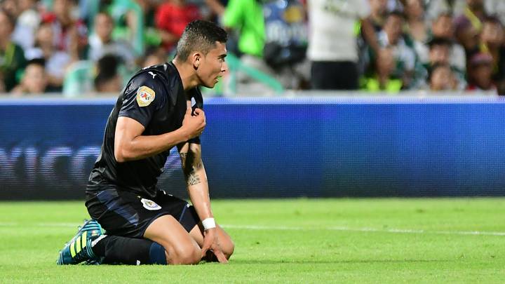 Chivas y Santos no saben ganar en Liga MX. Guadalajara no supo mantener la ventaja y dejó ir la victoria en calidad de visitante en los últimos minutos.
