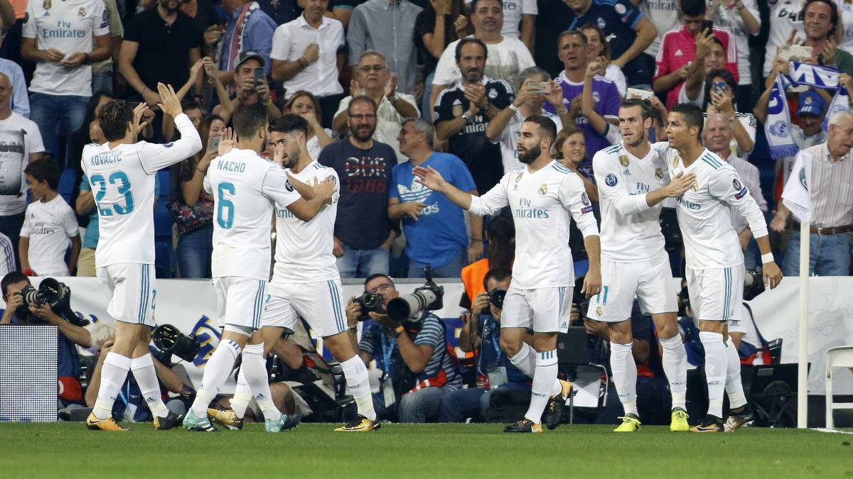 Minuto de silencio en el Bernabéu antes del Madrid-Betis