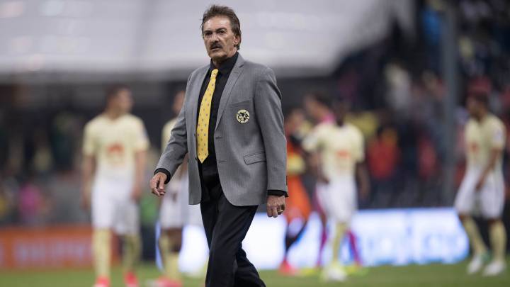 La Volpe: " Los futbolistas nos hemos convertido en fan de la gente