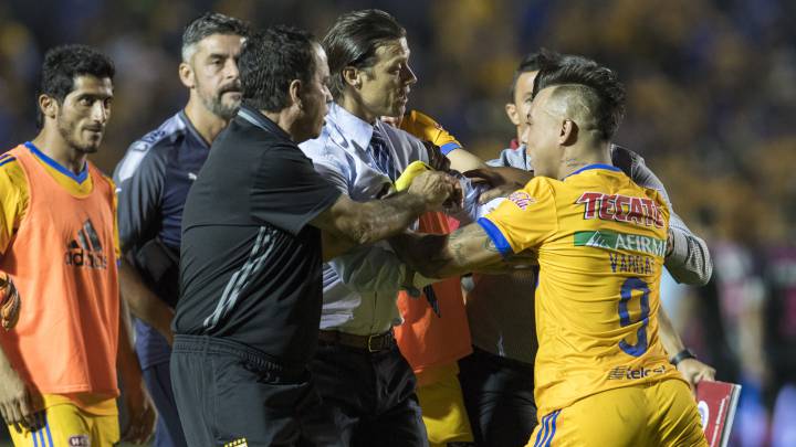 Tigres y Chivas vuelven a terminar en bronca