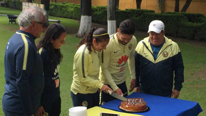 América celebra 101 años con pequeño pastel y desata críticas en redes. Las Águilas celebraron su aniversario de forma tardía con un pastel improvisado.