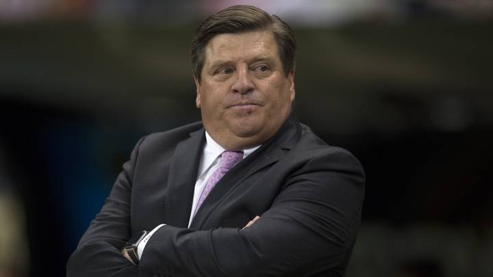 Miguel Herrera es multado por seña en Monterrey