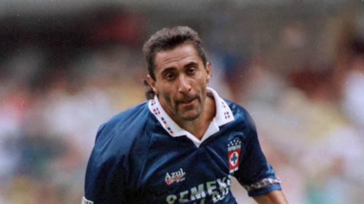 Julio Zamora, exjugador de Cruz Azul, fue hospitalizado