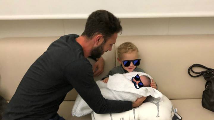 Miguel Layún presume el nacimiento de su nuevo hijo
