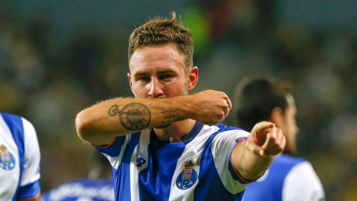 Miguel Layún llegaría a la filas del Alavés de España