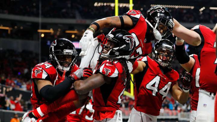 Atlanta supera a Carolina y asegura postemporada