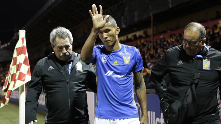 Francisco Meza sale lesionado del partido ante Herediano