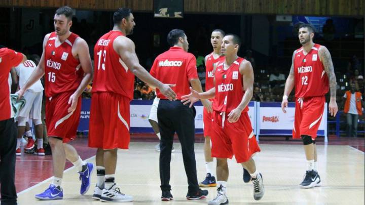 La selección mexicana de baloncesto en partido contra Cuba en el Premundial FIBA Américas