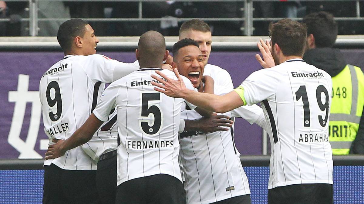 Sin Marco Fabián y Carlos Salcedo, Eintracht se mete a puestos de Champions