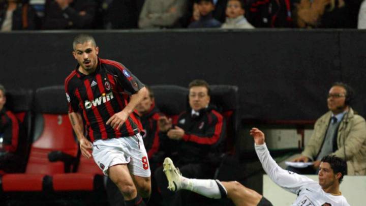 Gennaro Gattuso lleva el balon pegado al pie