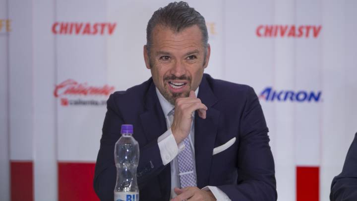 José Luis Higuera durante una conferencia de prensa.