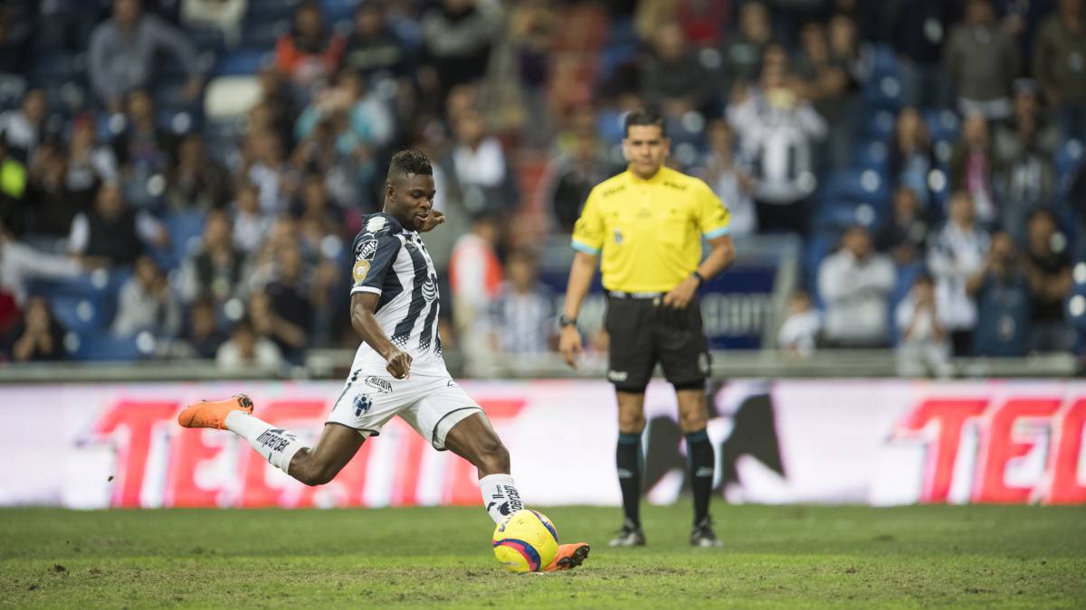 Avilés Hurtado levanta la mano para cobrar penales en Rayados Avilés Hurtado levanta la mano para cobrar penales en Rayados