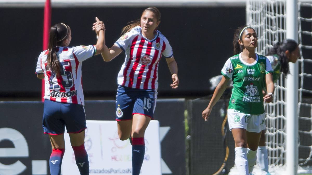 Las campeonas Chivas ganan pero dependen de Tigres para calificar
