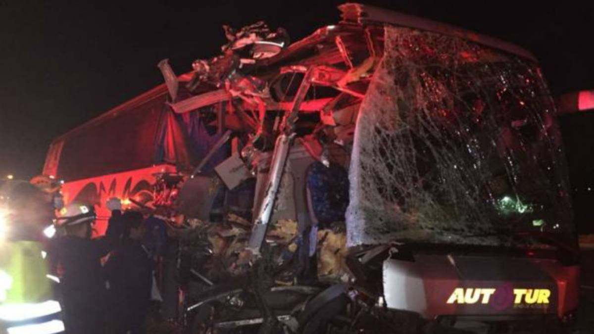 Equipo de Liga Premier de Veracruz sufre accidente en la carretera Equipo de Liga Premier de Veracruz sufre accidente en la carretera