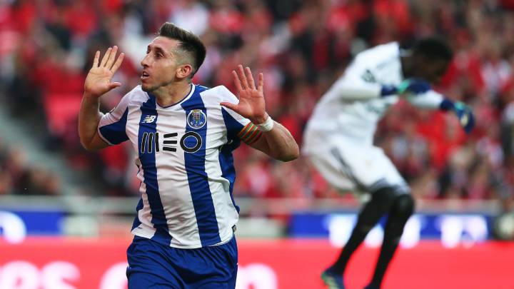Héctor Herrera festeja el gol del triunfo 1-0 con el Porto ante el Benfica en la jornada 30 de la Liga Portuguesa.