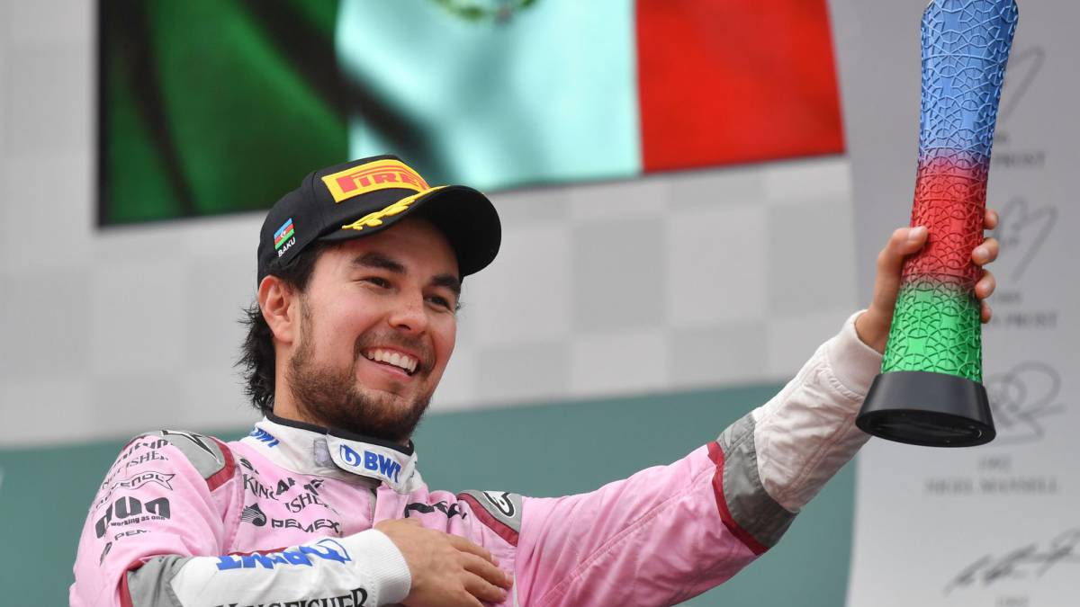 Sergio Pérez celebra su tercer sitio en Bakú.