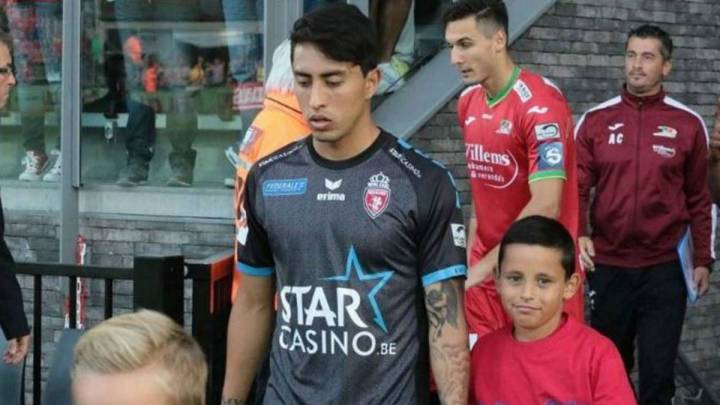 Omar Govea sale a la cancha.