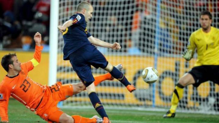 Andrés Iniesta anota el gol de título para España en Sudáfrica 2010