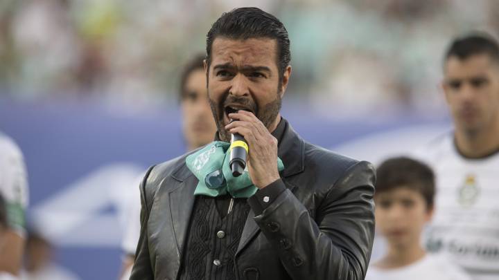 Pablo Montero entonó el Himno Nacional en la final de ida
