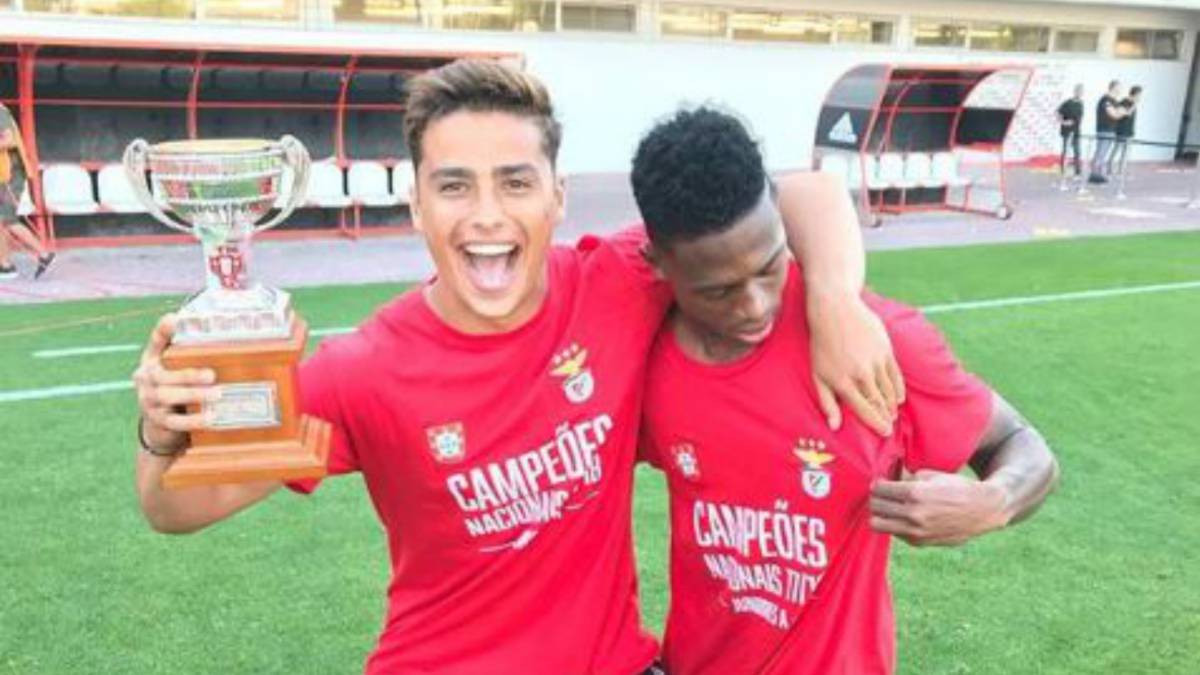 Paolo Medina, campeón con el Benfica sub-19